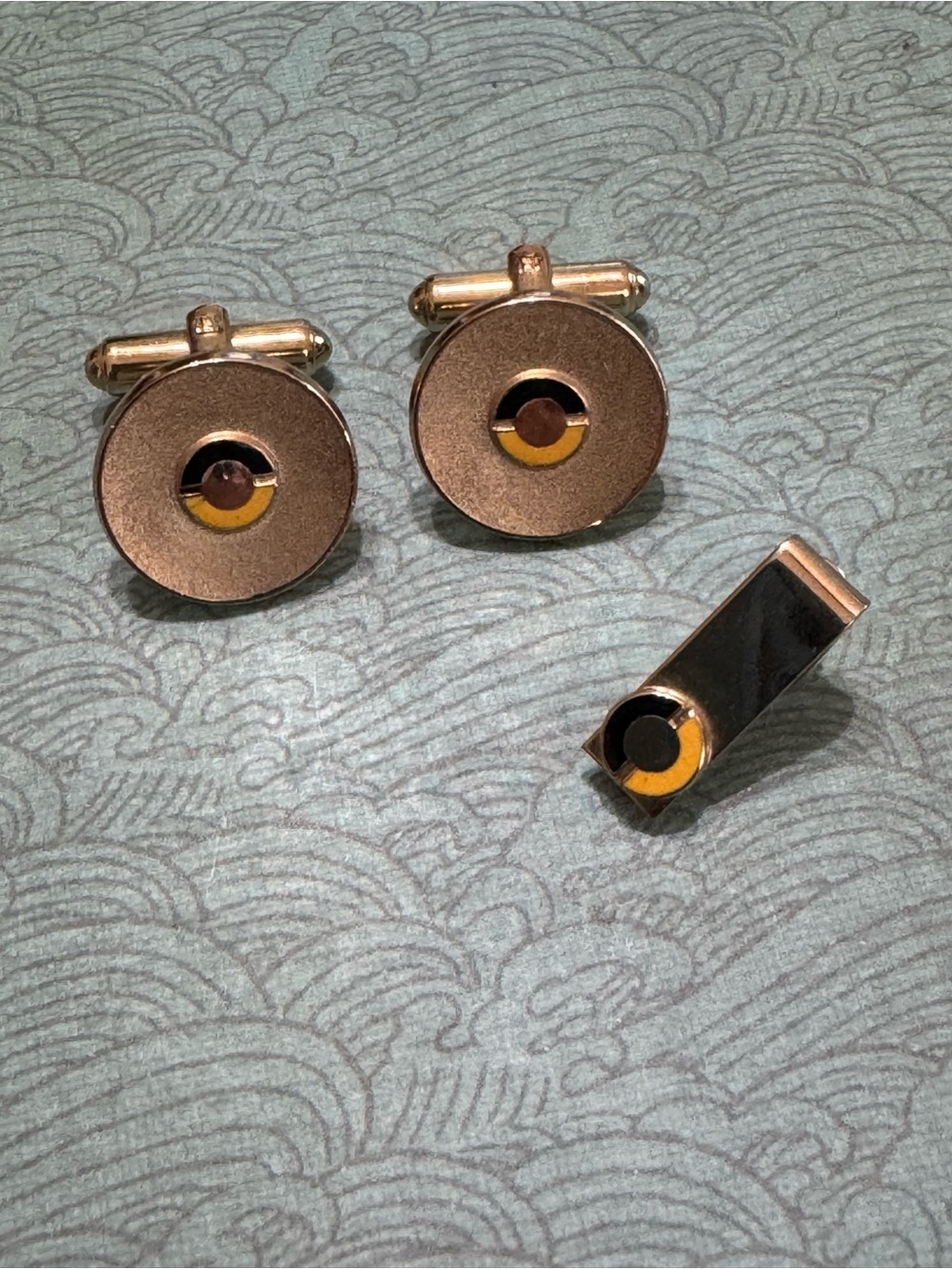 VINTAGE CUFF LINKS AND TIE CLIP